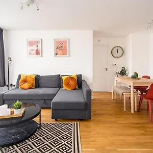  Apartment Contemporary Centre With Parking United Kingdom